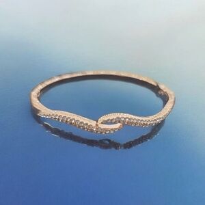 Sophisticated Gold-Tone Rhinestone Bracelet